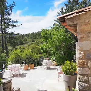 Séjour chez l'habitant Chambre Familiale Avec Terrasse Aux Portes Du Verdon, Trigance
